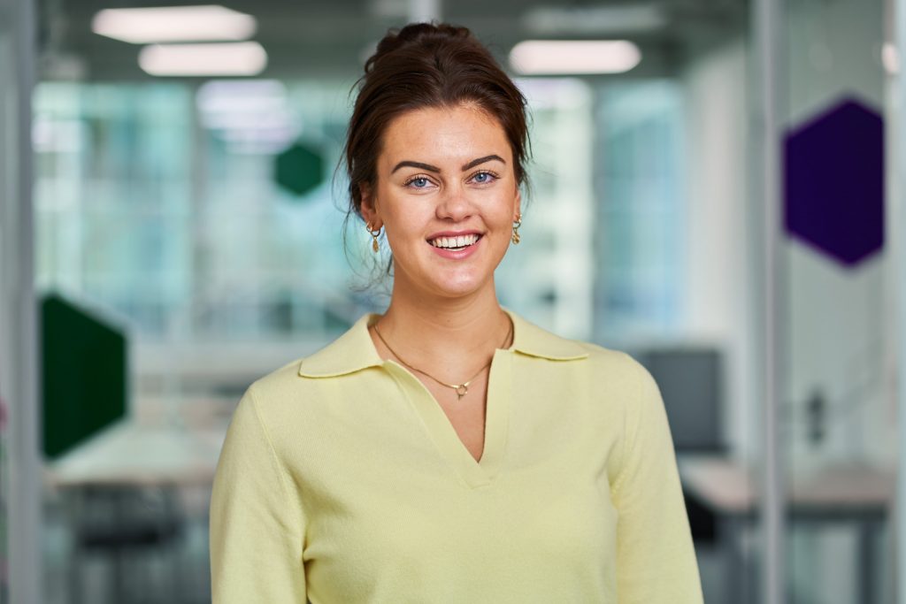 Van privaat inkopen naar publiek aanbesteden – Joy Siemer – Consultant